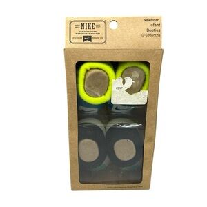 NIKE BOOTIES BABY 0-6 MONTHS NEWBORN INFANT ESSENTIALS